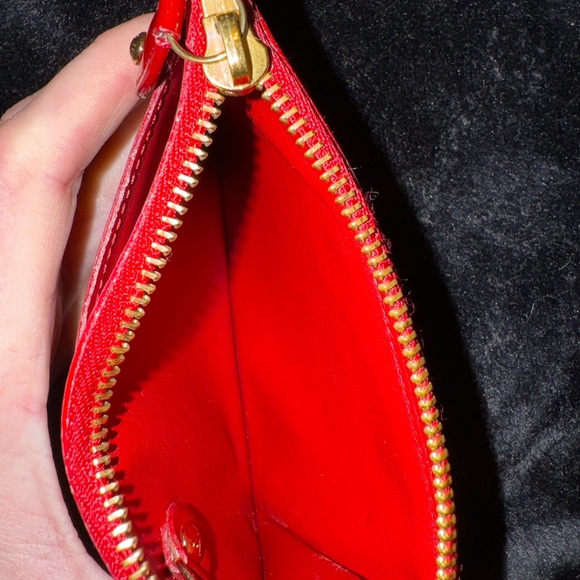 Authentic Louis Vuitton red vernis key cles - Picture 8 of 10